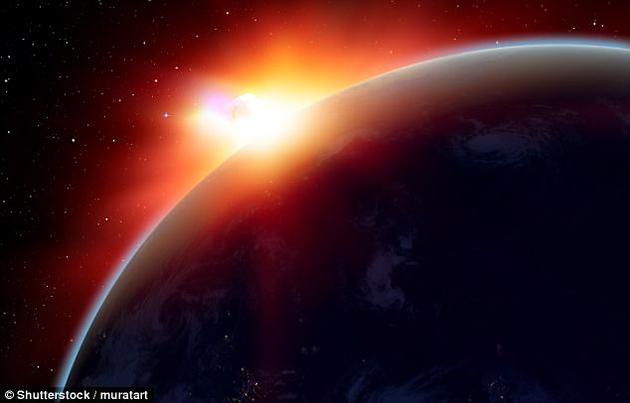一位资深天体物理学家警告称,下一颗碰撞地球的小行星撞击地球仅是一个时间问题,目前已探测到数千颗近地天体,对地球构成潜在威胁。