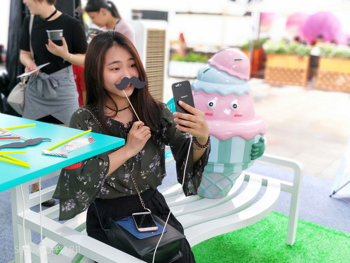 年轻用户体验OPPO R11拍照.jpg