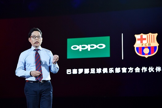 图4-OPPO副总裁吴强公布热销数据并表示对R11巴萨限量版充满信心.JPG
