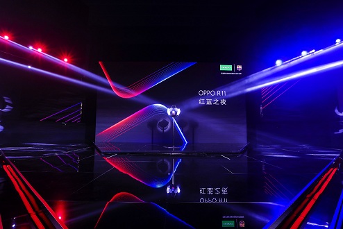 图1-OPPO燃情开启“红蓝之夜”(1).jpg