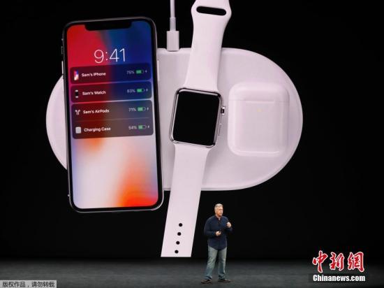 iPhone 8为5888元起售,iPhone 8 Plus 6688元起售,两者都是9月15日预订。iPhone X 10月27日预订,11月3日开售,64G版本卖8388元,顶配的256GB版本则售价9688元。