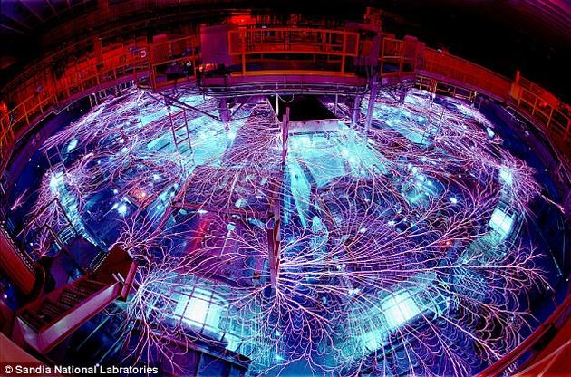 黑洞研究是出了名的困难，因为它周围的环境实在太过极端。但是借助世界最强大实验室辐射光源系统的帮助，科学家们能够重现黑洞附近X射线的情况并进行细致观察